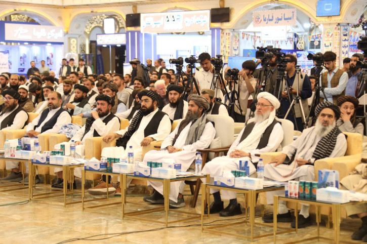 محترم ملا عبدالغنی برادر آخند دومین نمایشگاه تخصصی ملی و بین‌المللی ابو علی سینا بلخی را افتتاح کرد